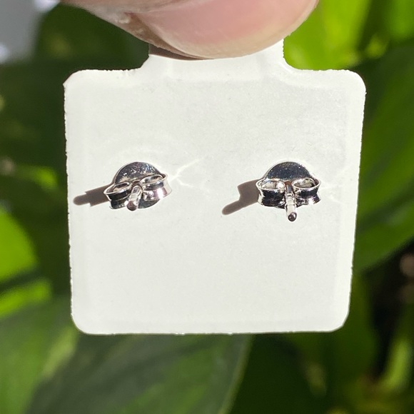 ✨NEW✨ 925 sterling silver Fleur De Lis opal earrings⚜️ - Picture 5 of 11